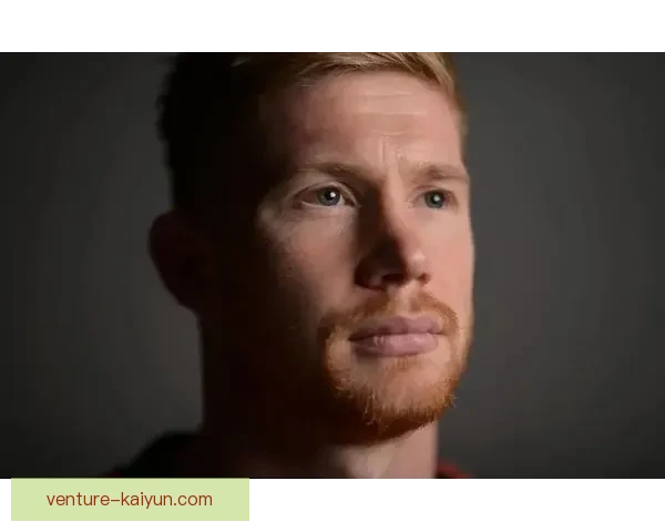 德布劳内在亨克青训出道，足球生涯初期表现引人瞩目